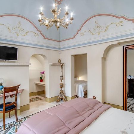Palazzo Stunis - Dimora Di Charme Ostuni Exterior foto
