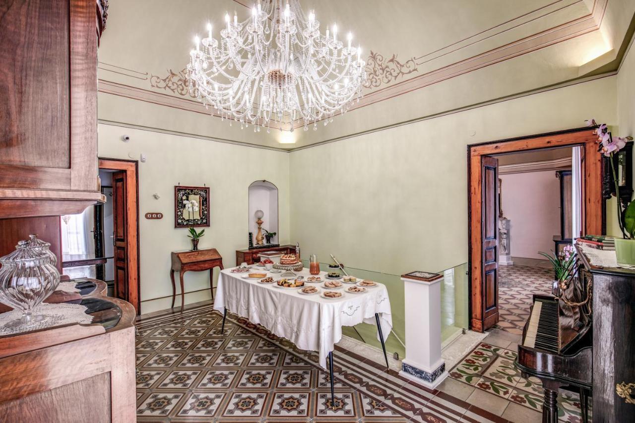 Palazzo Stunis - Dimora Di Charme Ostuni Exterior foto