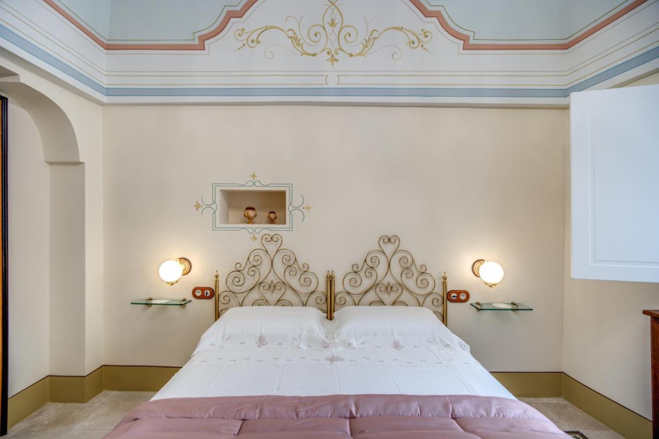 Palazzo Stunis - Dimora Di Charme Ostuni Exterior foto