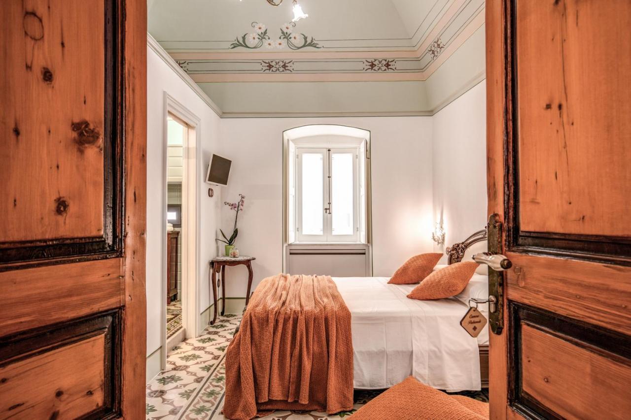 Palazzo Stunis - Dimora Di Charme Ostuni Exterior foto